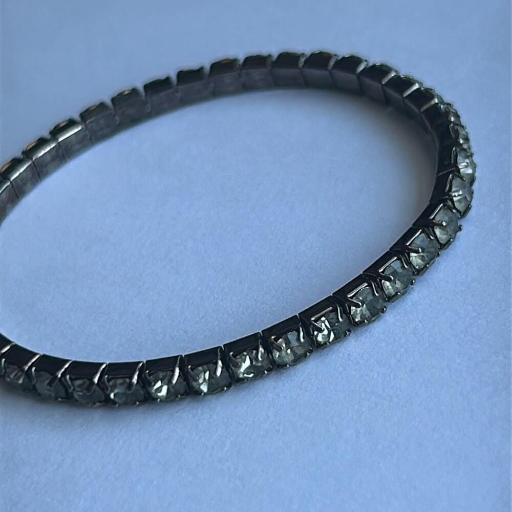 Women’s vintage dainty silver tone green gemstone bracelet one size stretches